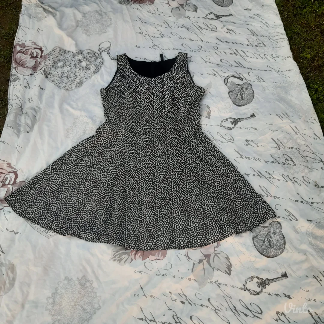 H&M Crno/Bela haljina A kroja M/L