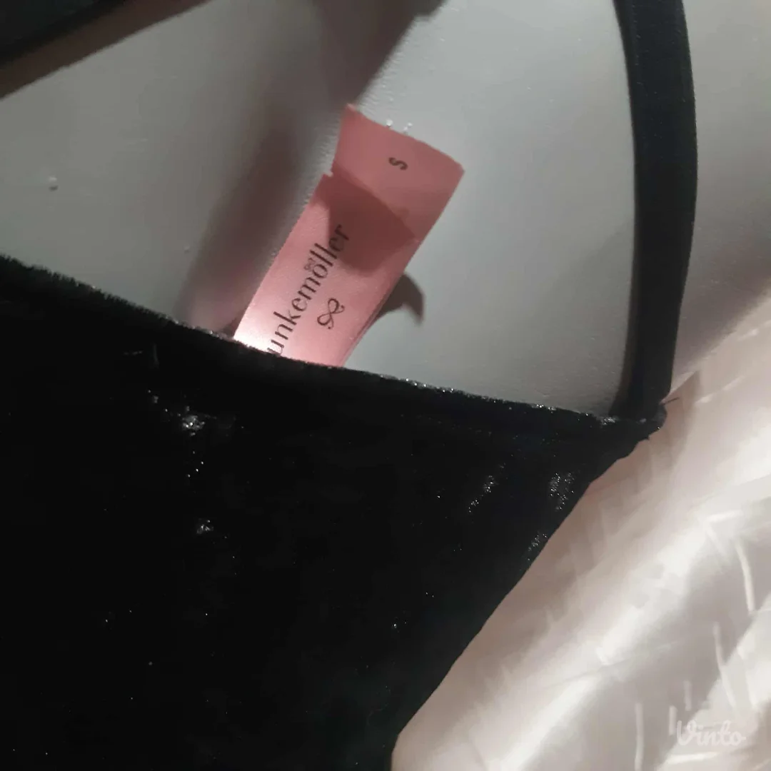 Hunkemoller plišana crna majica S-M