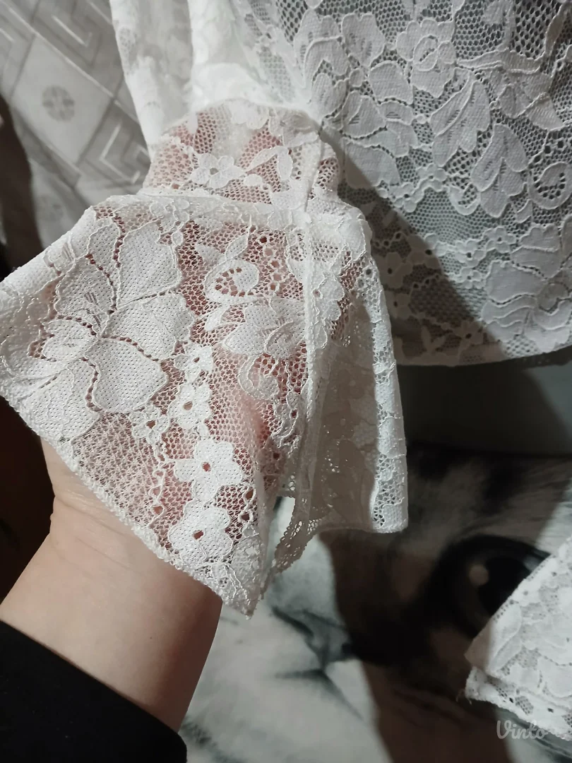 Nova Goth cipkasta bela bluza S