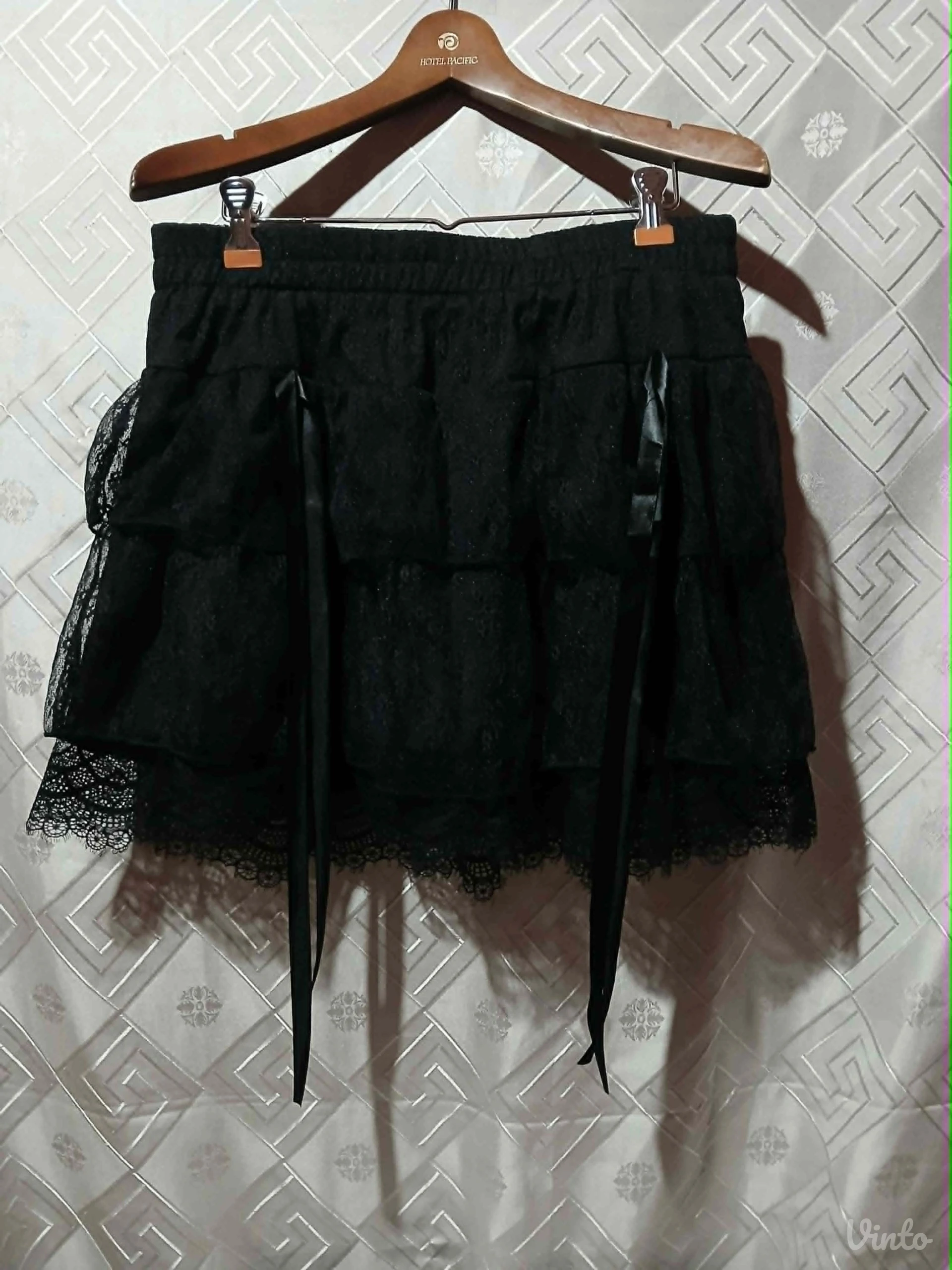 Goth crna cipkasta suknja/sorts M/L