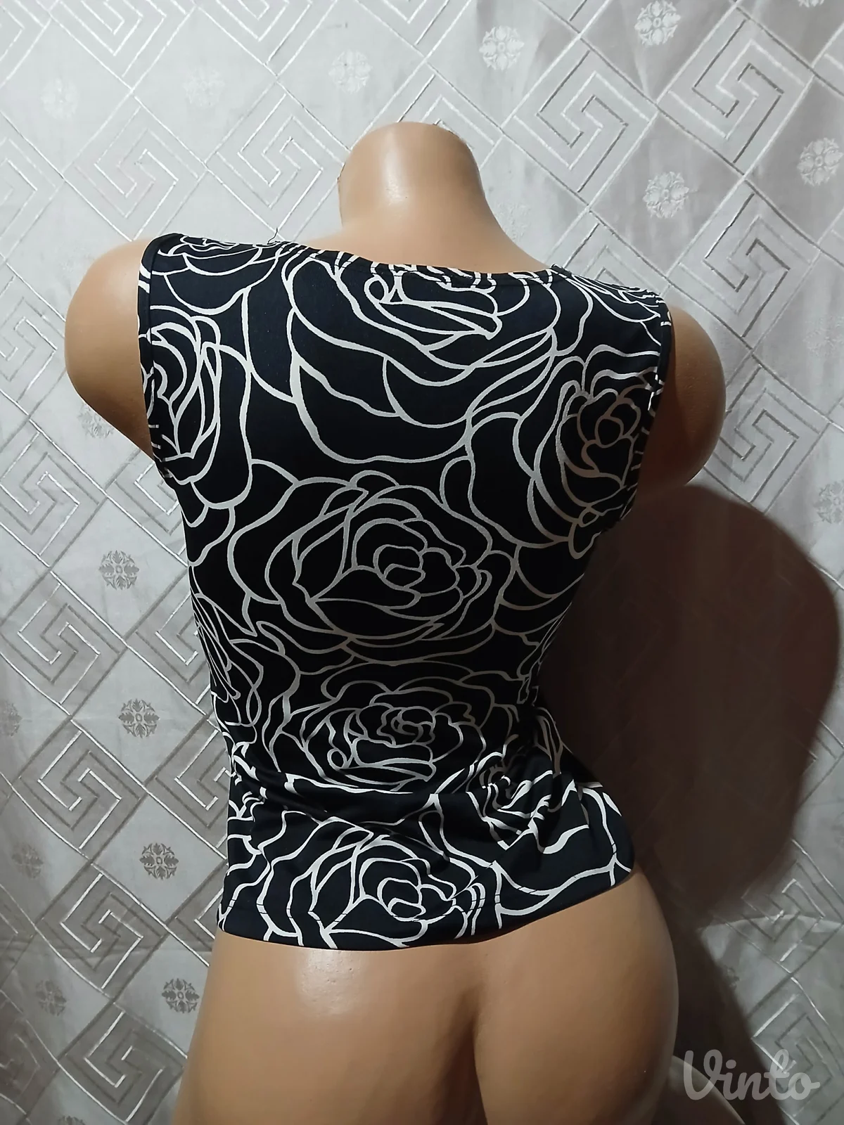 Crop bluza sa ruzama S