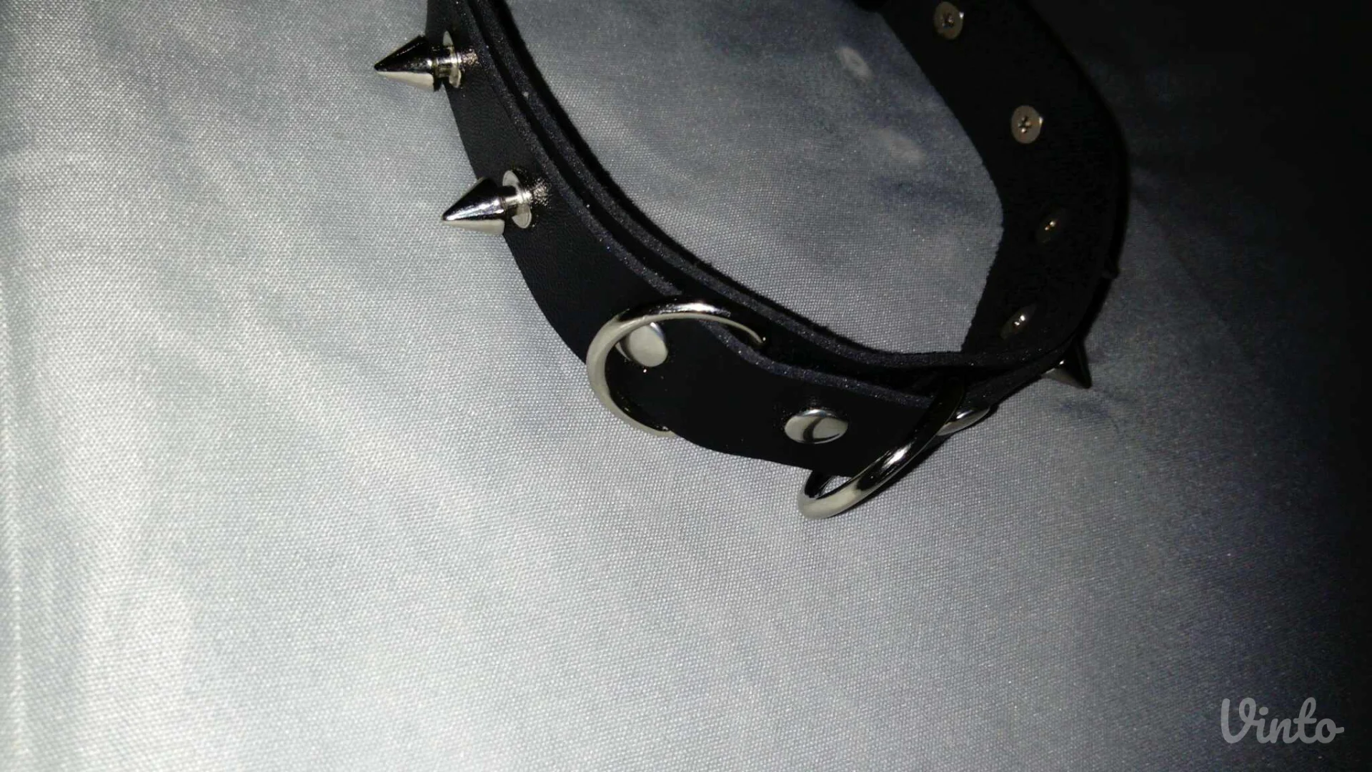 Choker ogrlica sa bodljama