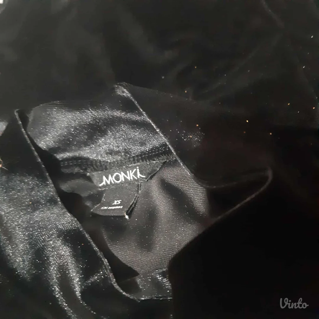 Monki plisana bluza sa zlatnom prasinom XS