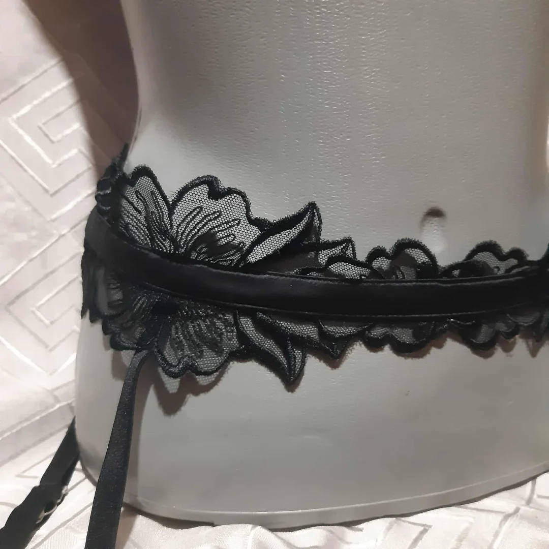 Intimissimi Sexy crni prelepi halteri M/L