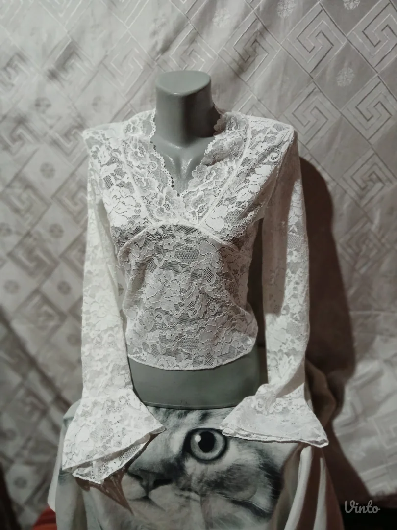 Nova Goth cipkasta bela bluza S