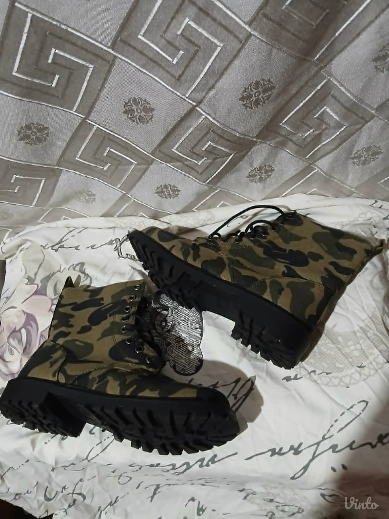 H&M Maskirne Prolecne cizmice na pertlanje 37