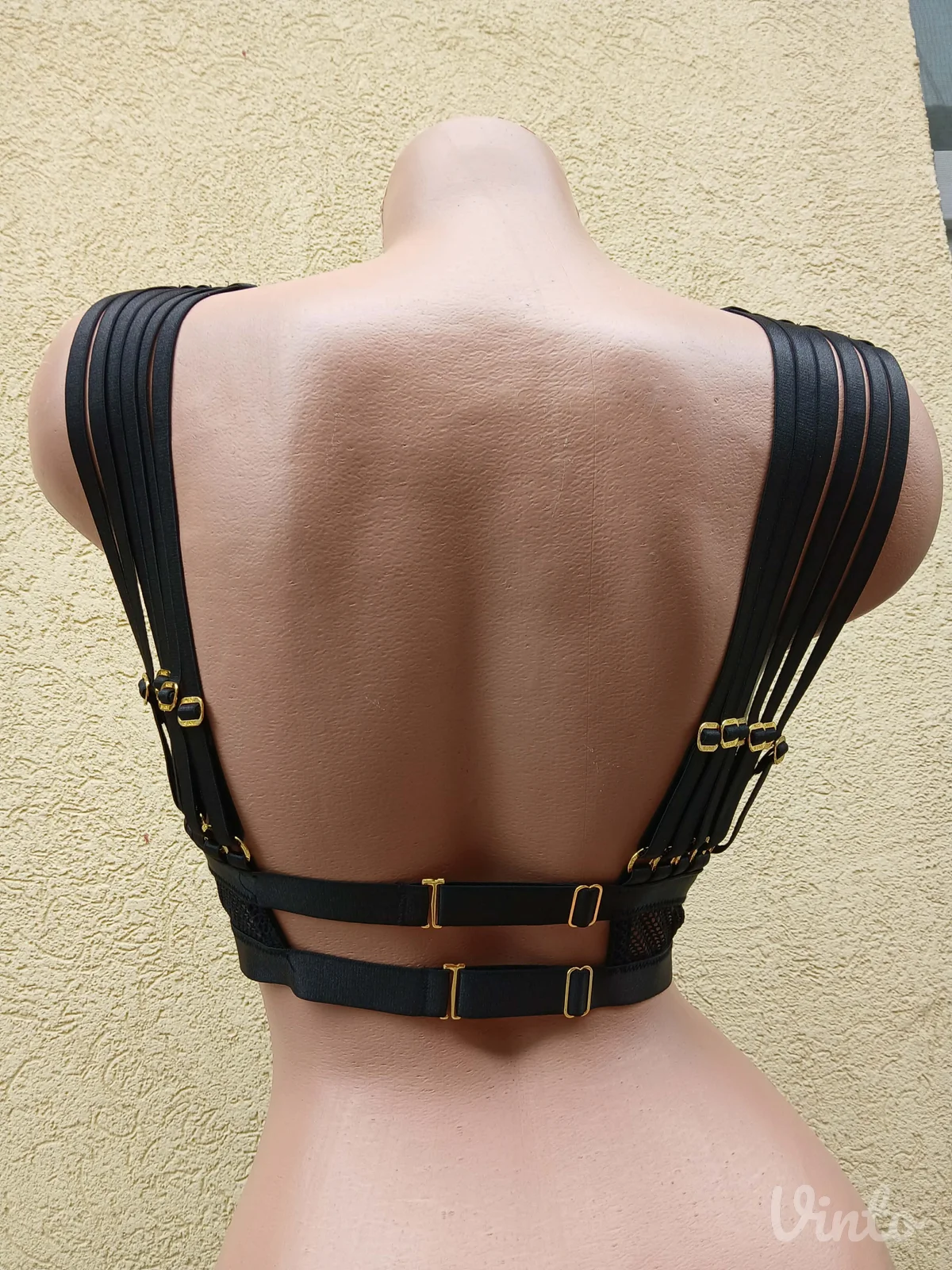 Sexy brus sa zlatnim lancima S/M