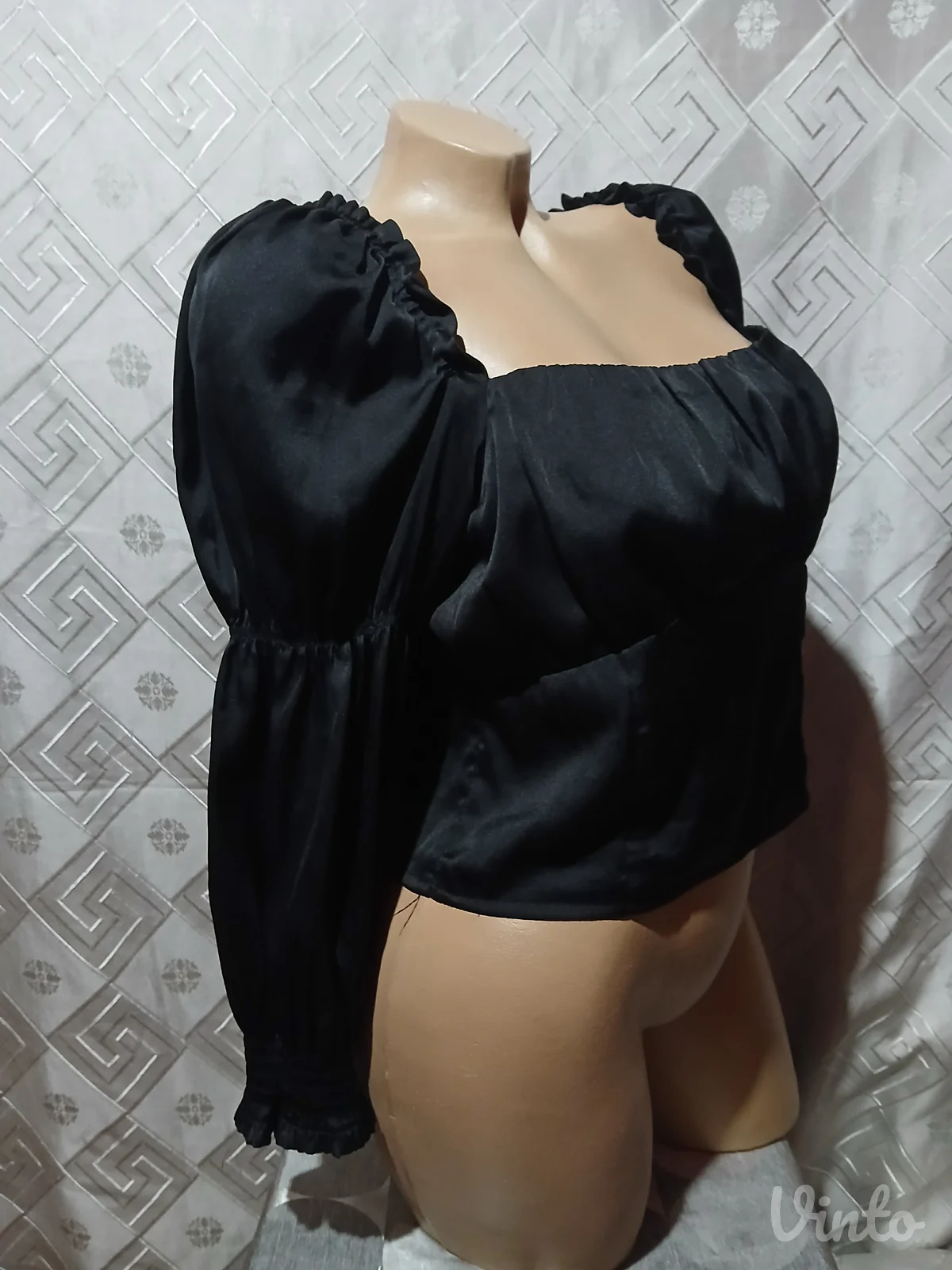 Crna crop bluza efekat satena L