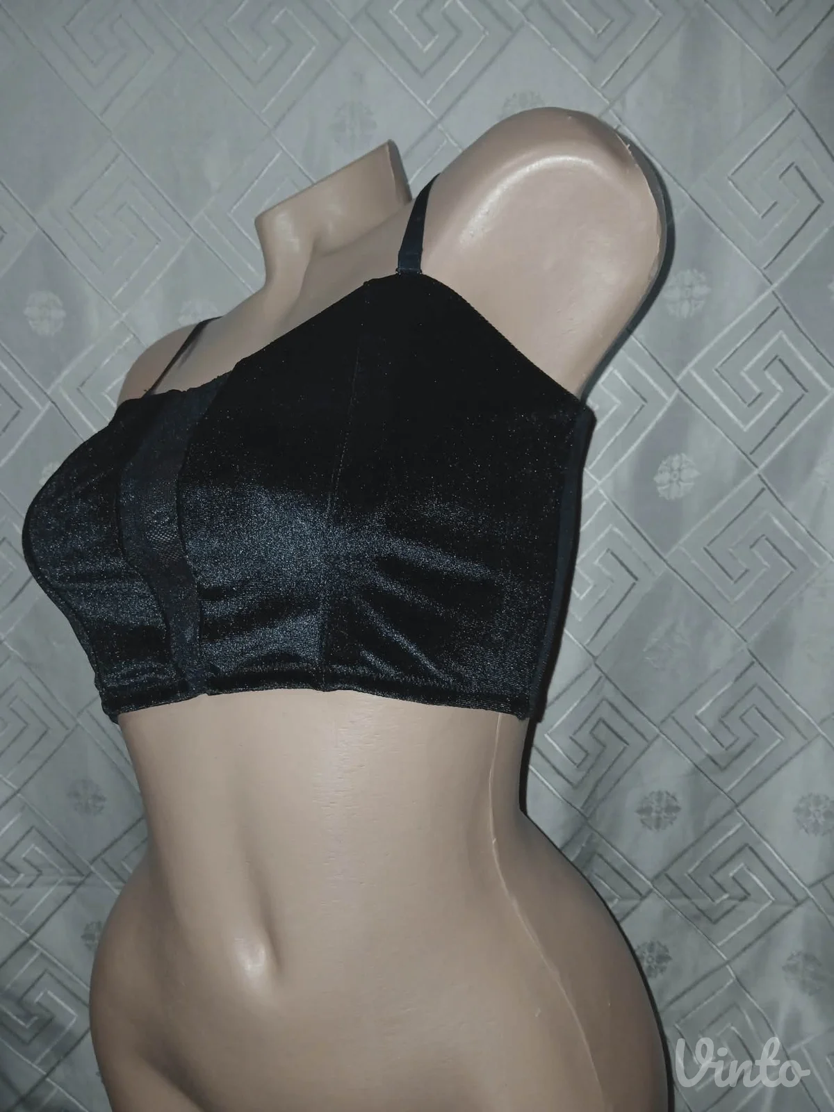 Crni plisani crop top S
