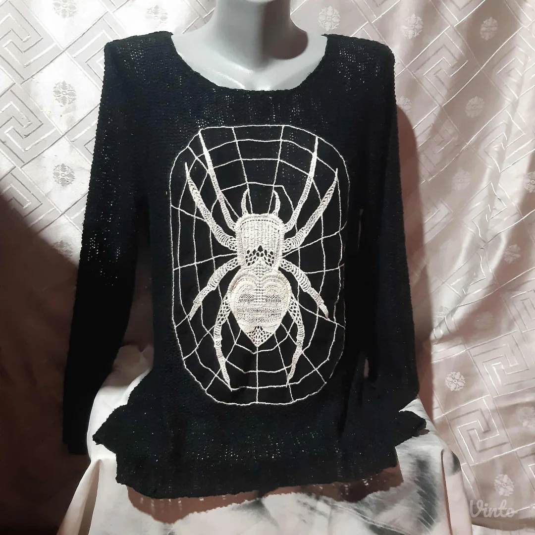 Tanji dzemperak sa paukom M