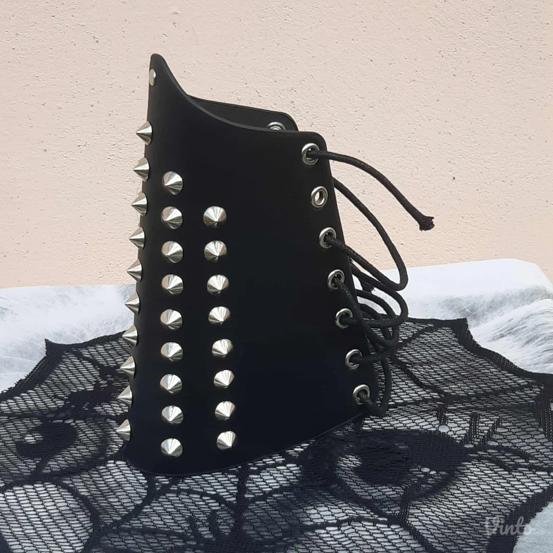Punk/Rock/Metal narukvica sa nitnama Unisex