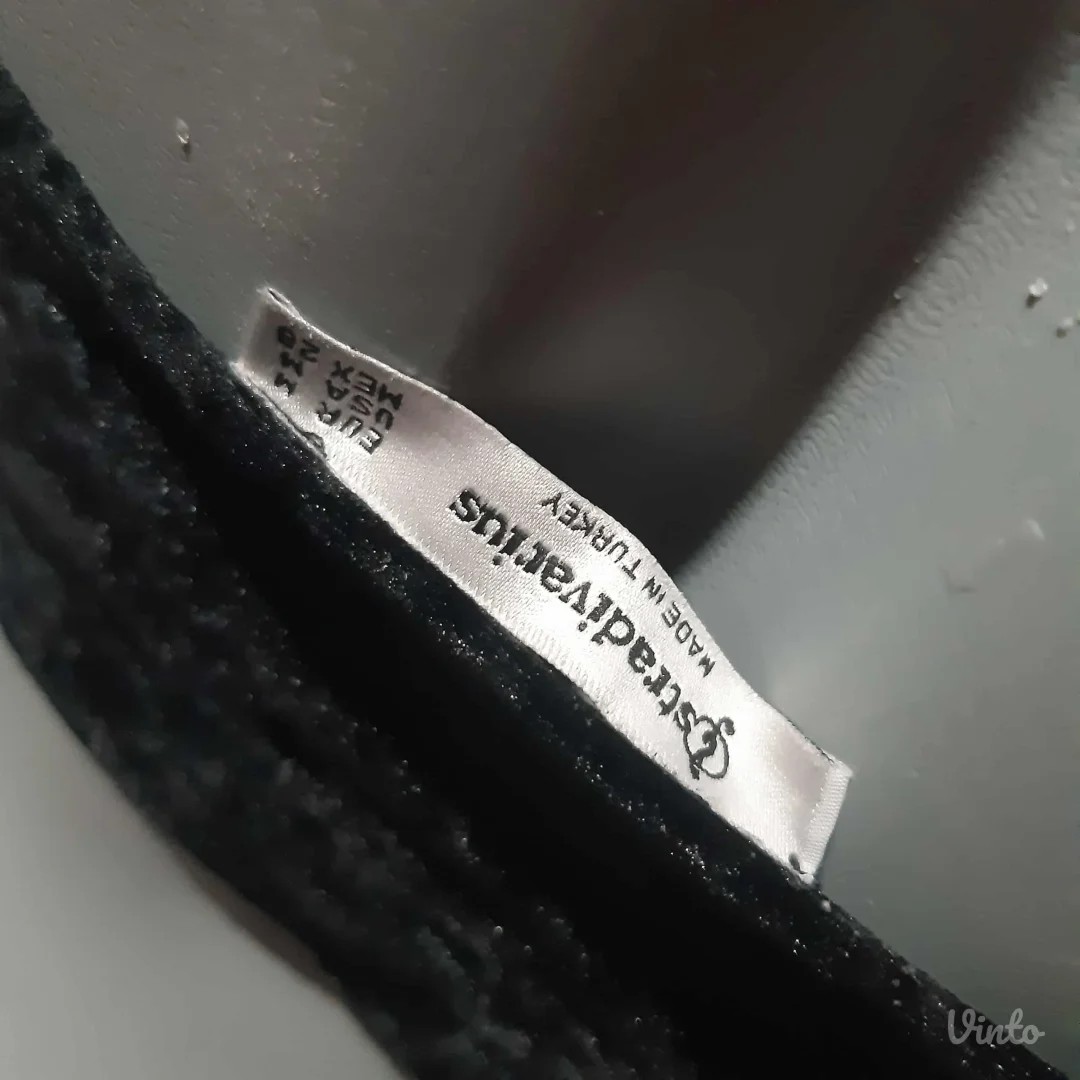 Choker ogrlica i plisana kratka majica S/M