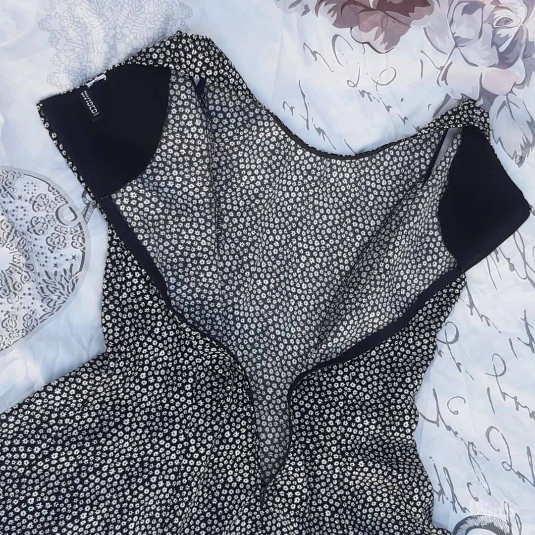 H&M Crno/Bela haljina A kroja M/L