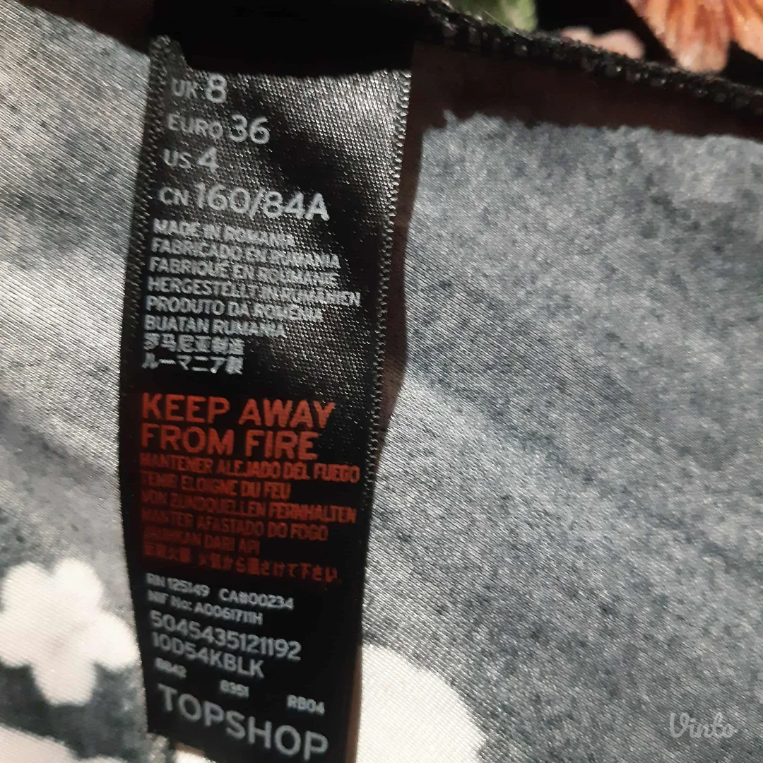 Prelepa crna plisana haljina A kroja floral print S