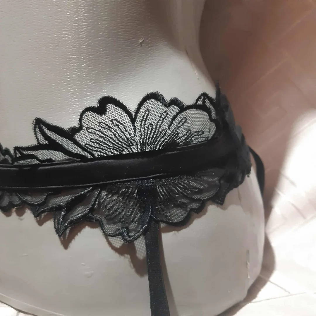 Intimissimi Sexy crni prelepi halteri M/L