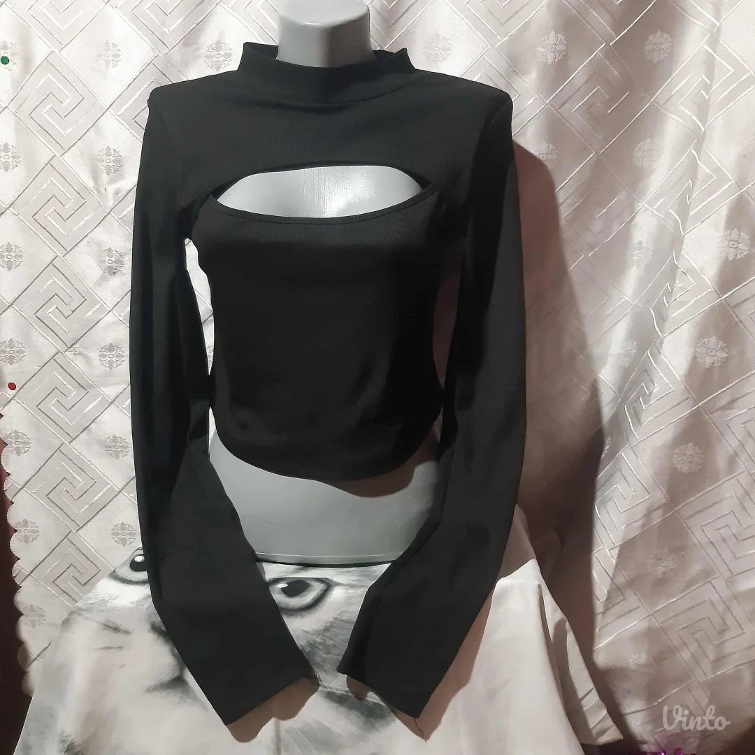 Shein crop bluza sa dekolteom M/L