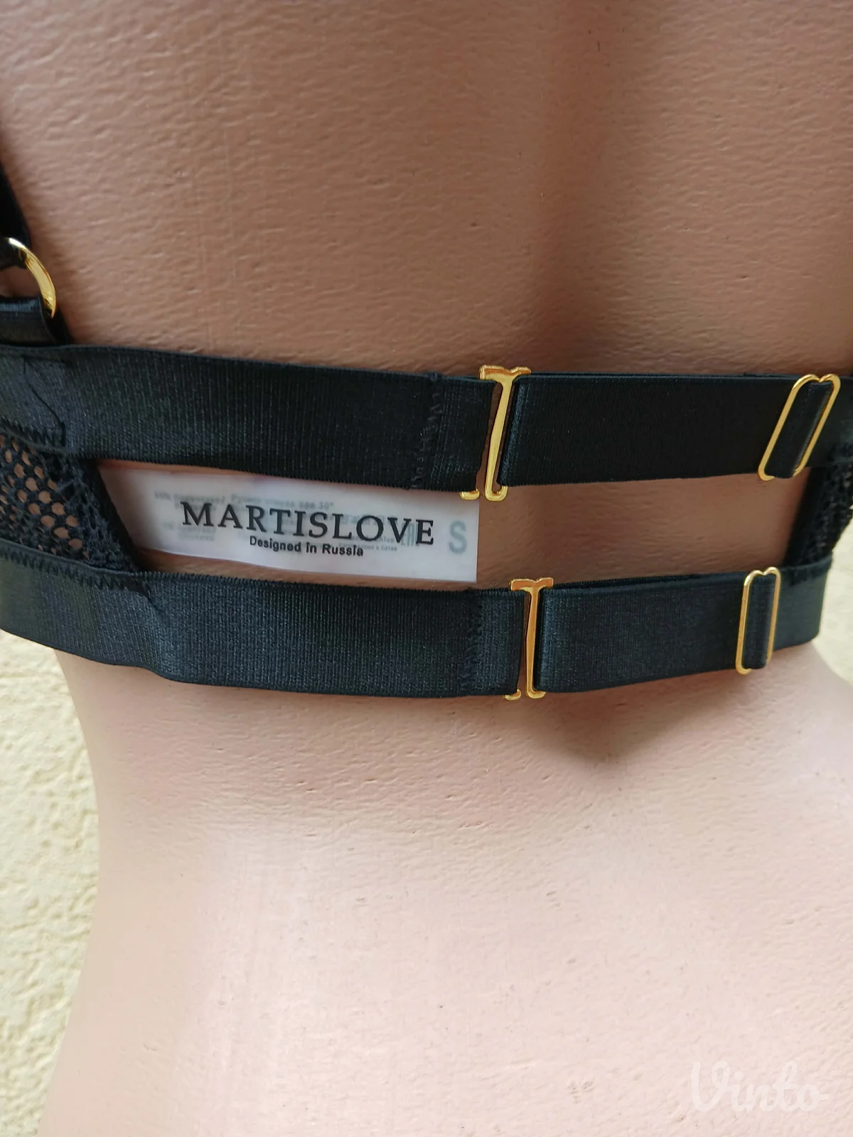 Sexy brus sa zlatnim lancima S/M