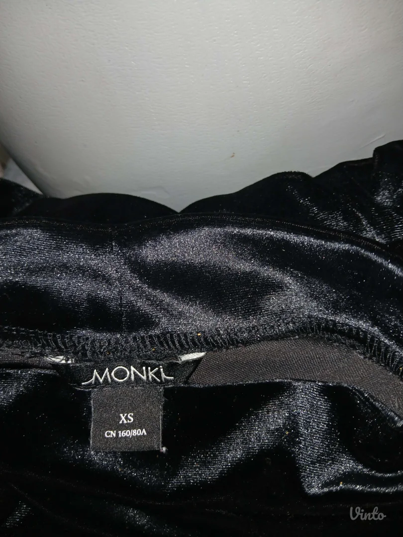 Monki plisana bluza sa zlatnom prasinom XS
