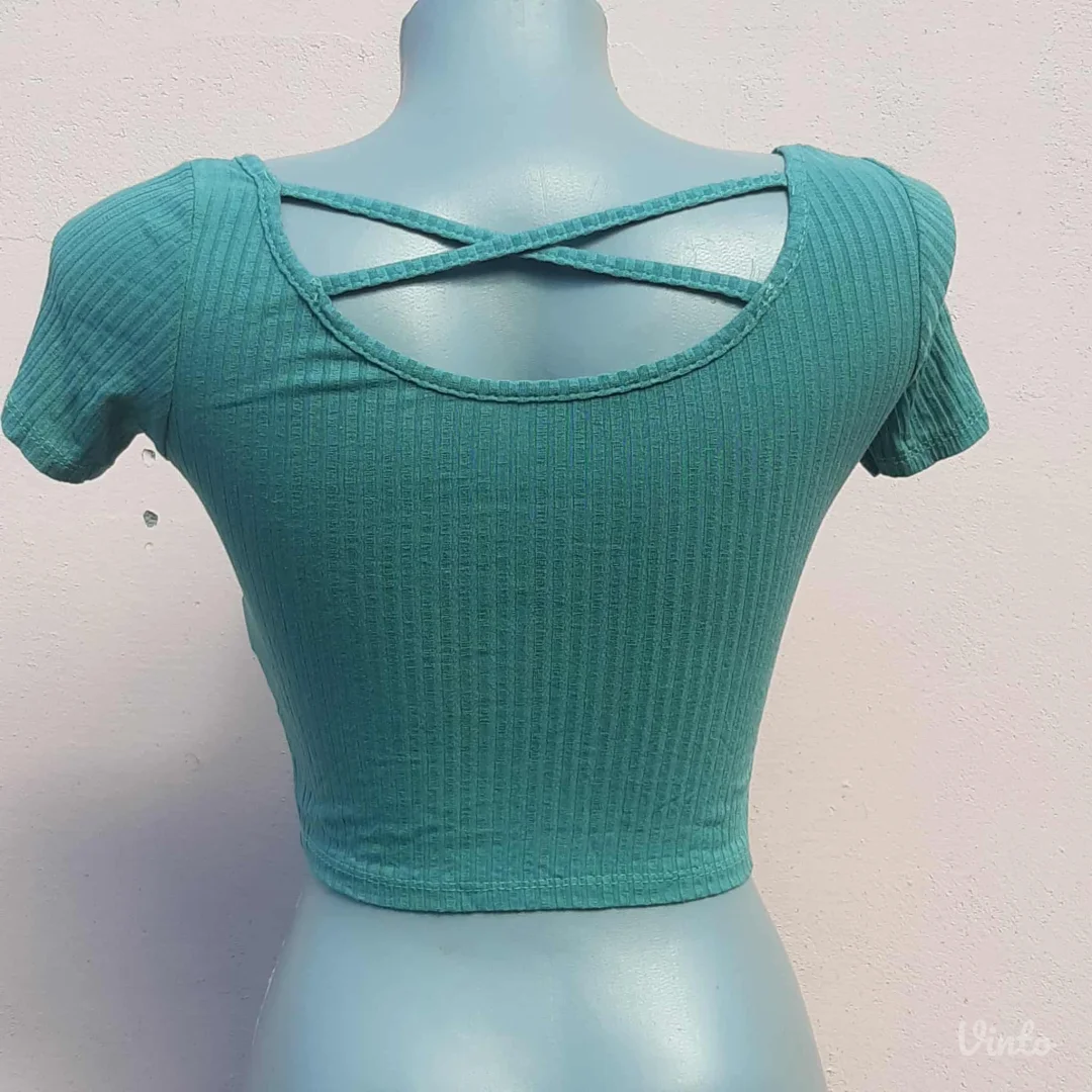 Crop majica sa natpisom''Never give up''