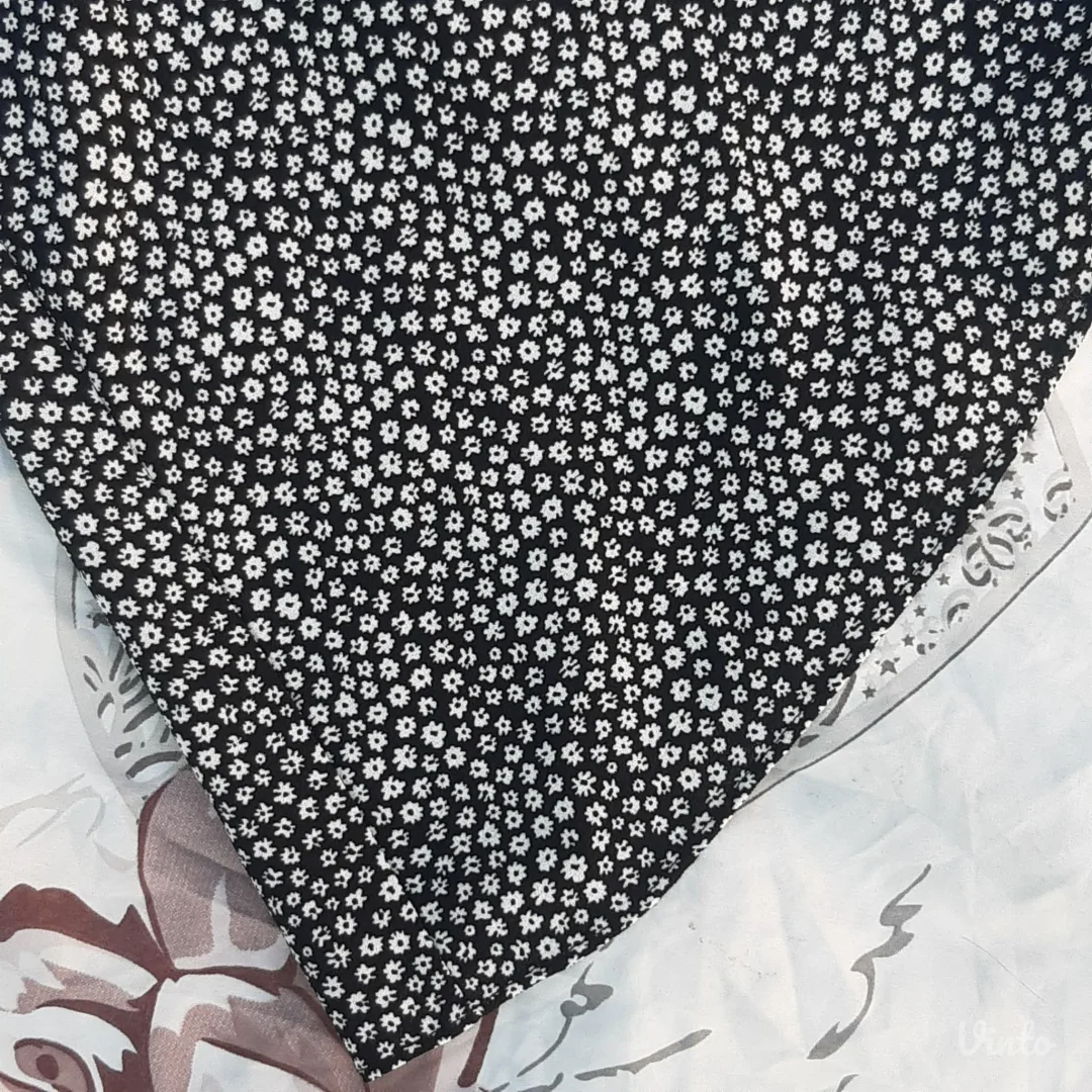 H&M Crno/Bela haljina A kroja M/L