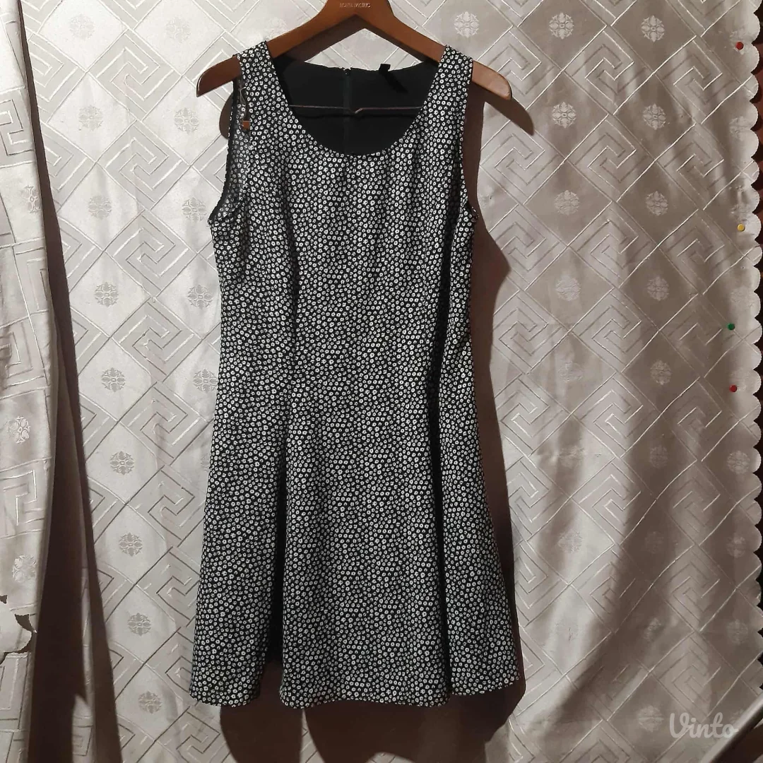 H&M Crno/Bela haljina A kroja M/L