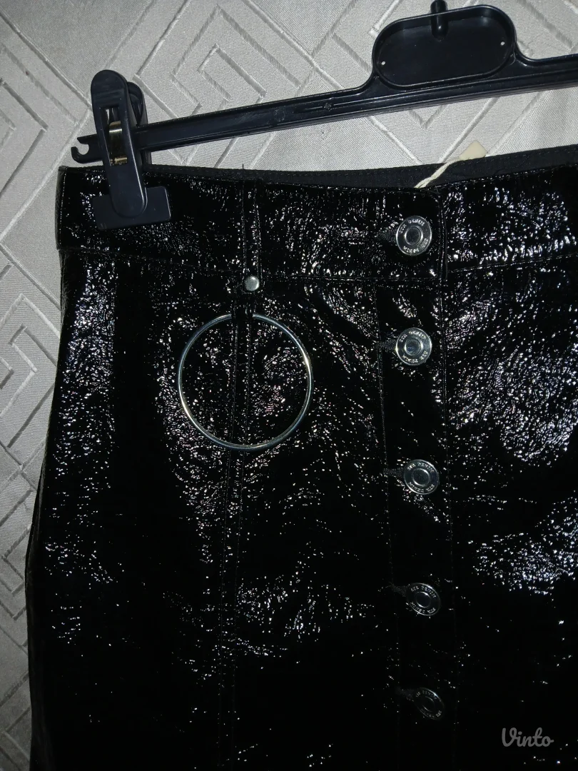 Stradivarius lakovana mini suknja S sa ett