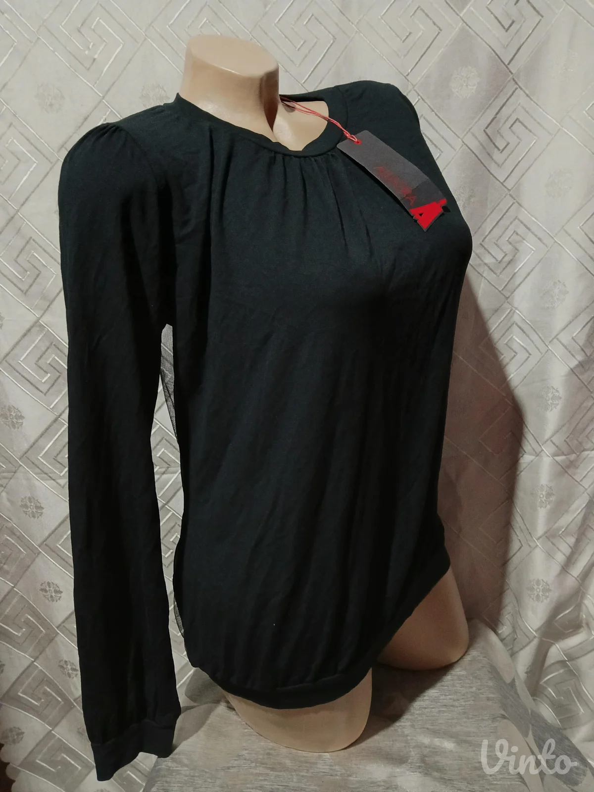 Crna bluza M/L Nekoriscena