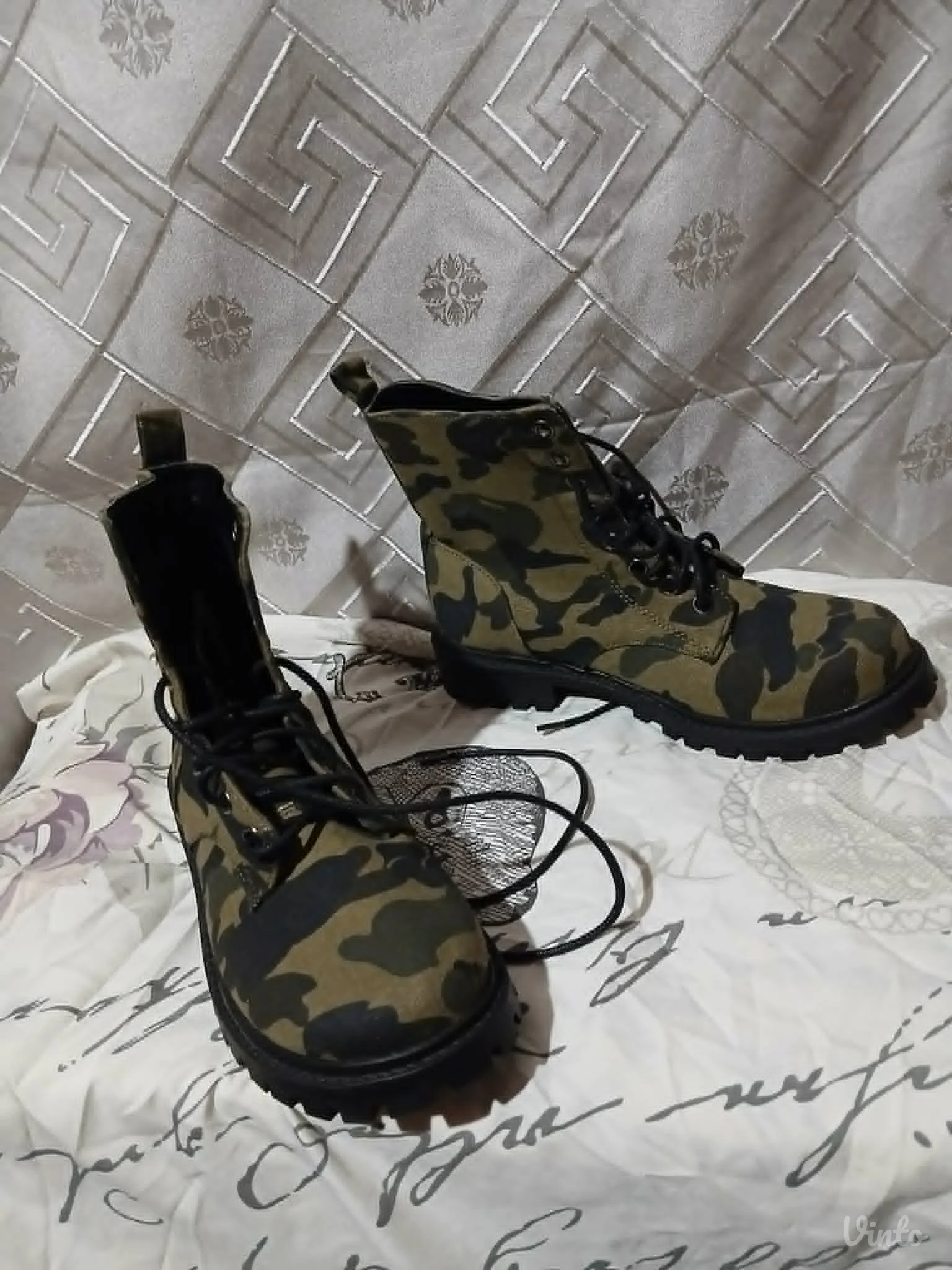 H&M Maskirne Prolecne cizmice na pertlanje 37