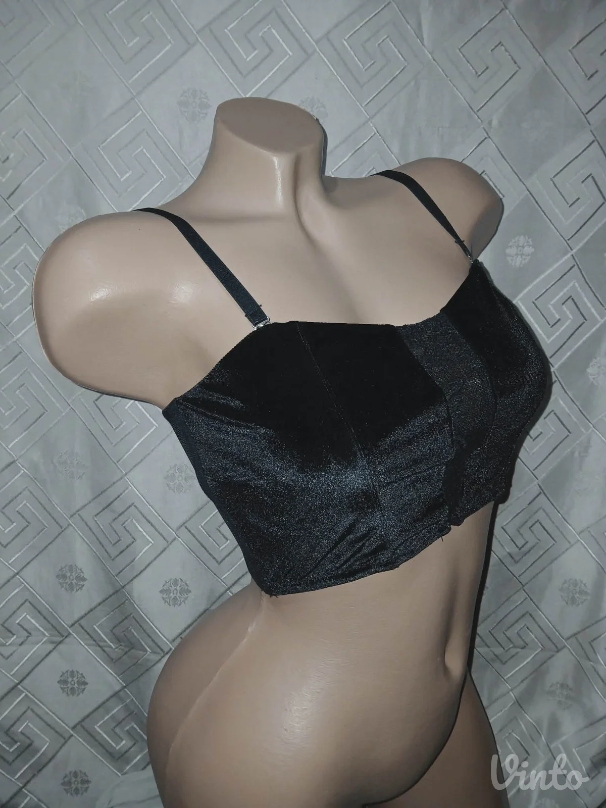 Crni plisani crop top S