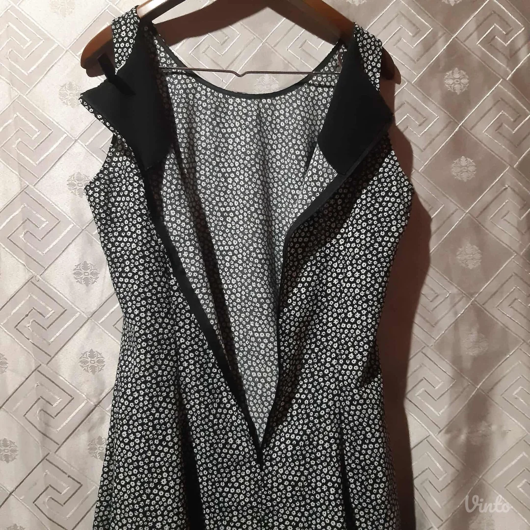 H&M Crno/Bela haljina A kroja M/L