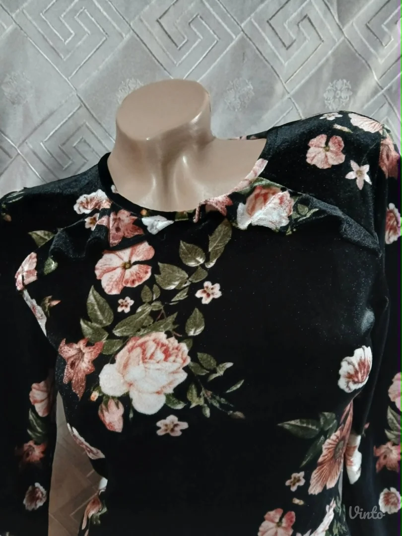 Prelepa crna plisana haljina A kroja floral print S