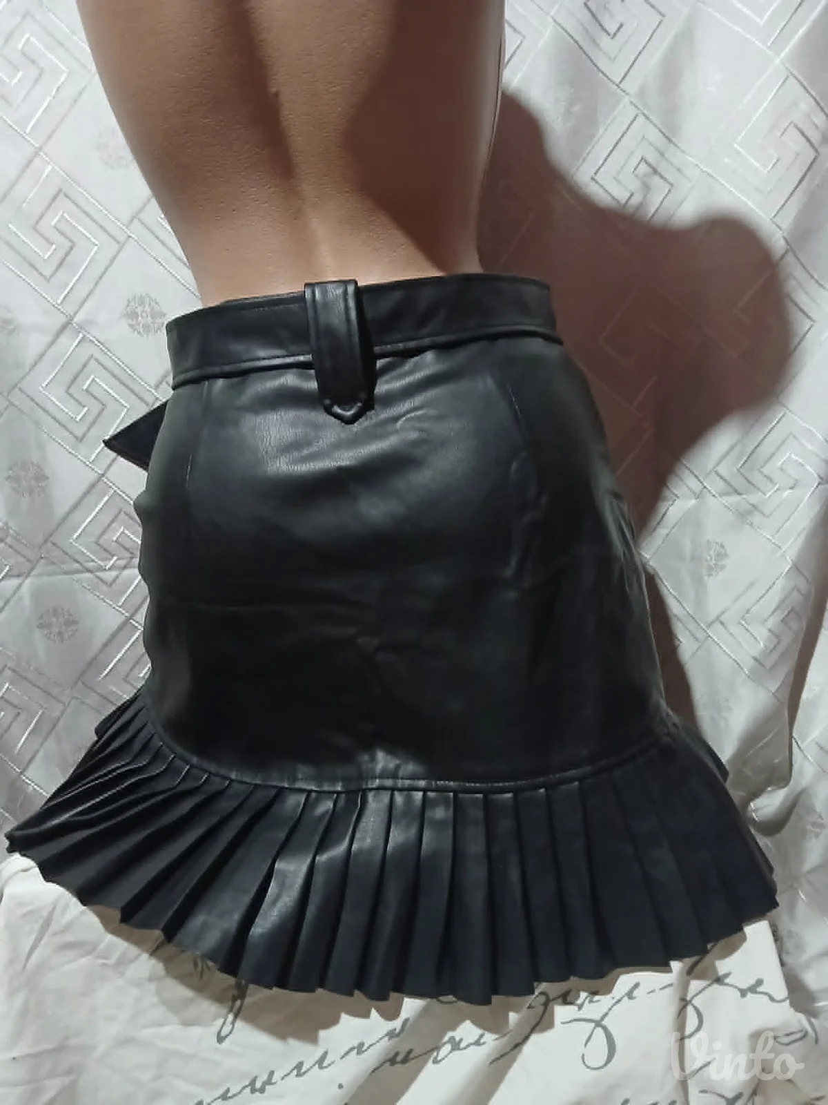 Stradivarius eko kozna suknja M