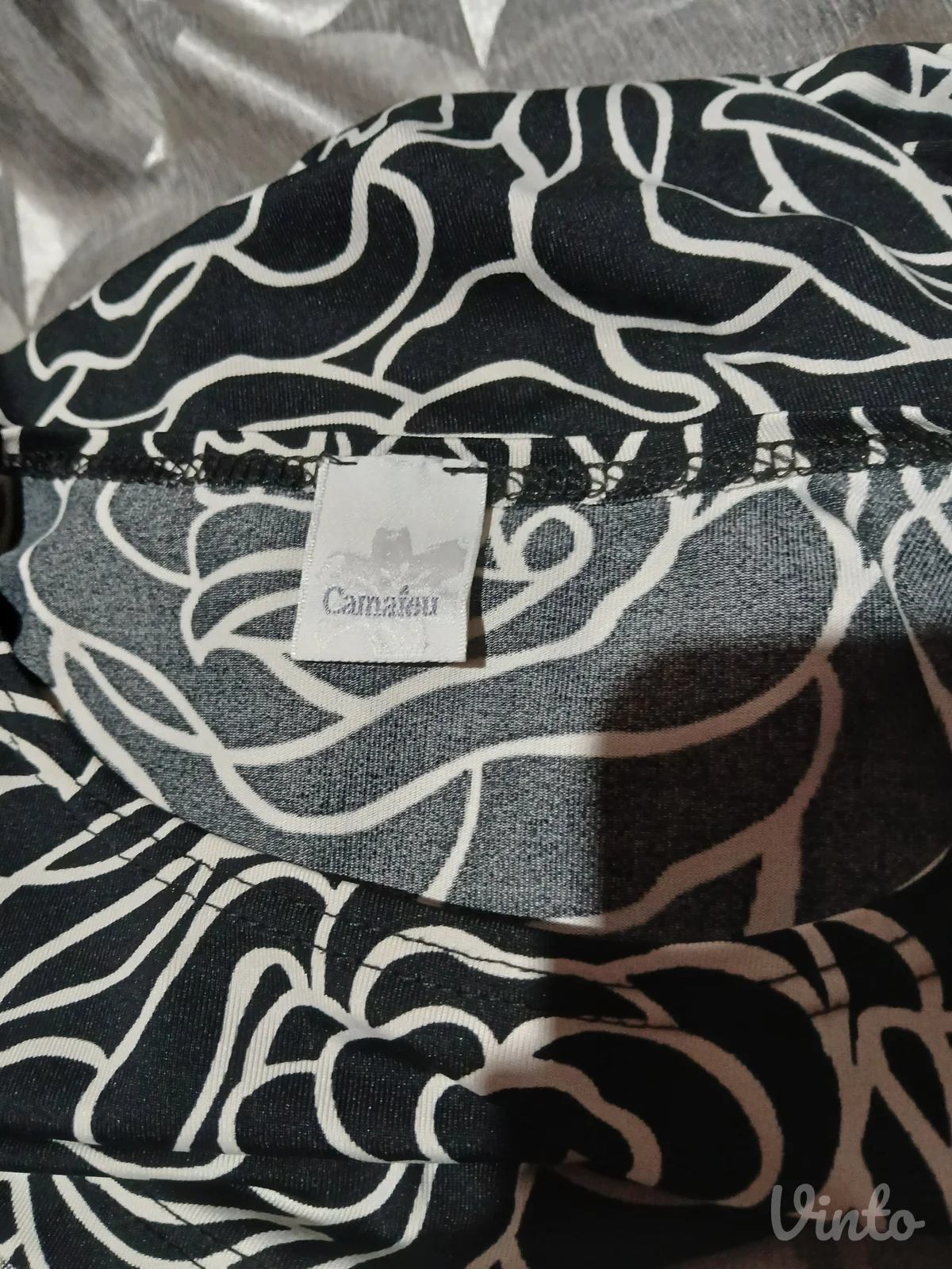 Crop bluza sa ruzama S