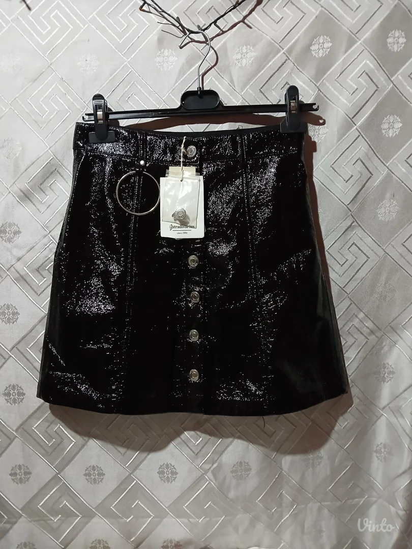 Stradivarius lakovana mini suknja S sa ett