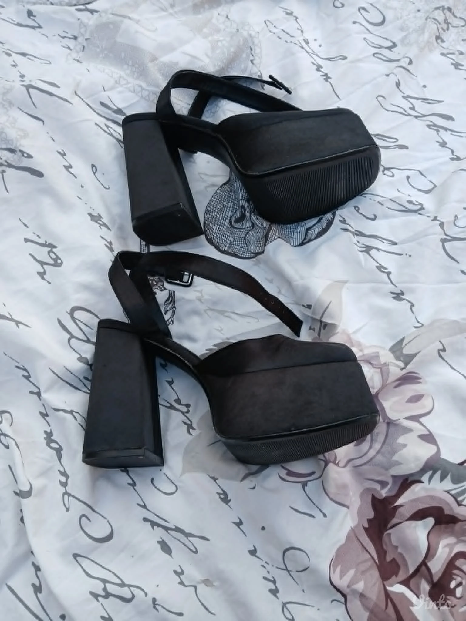 Bershka Bratz sandale 38