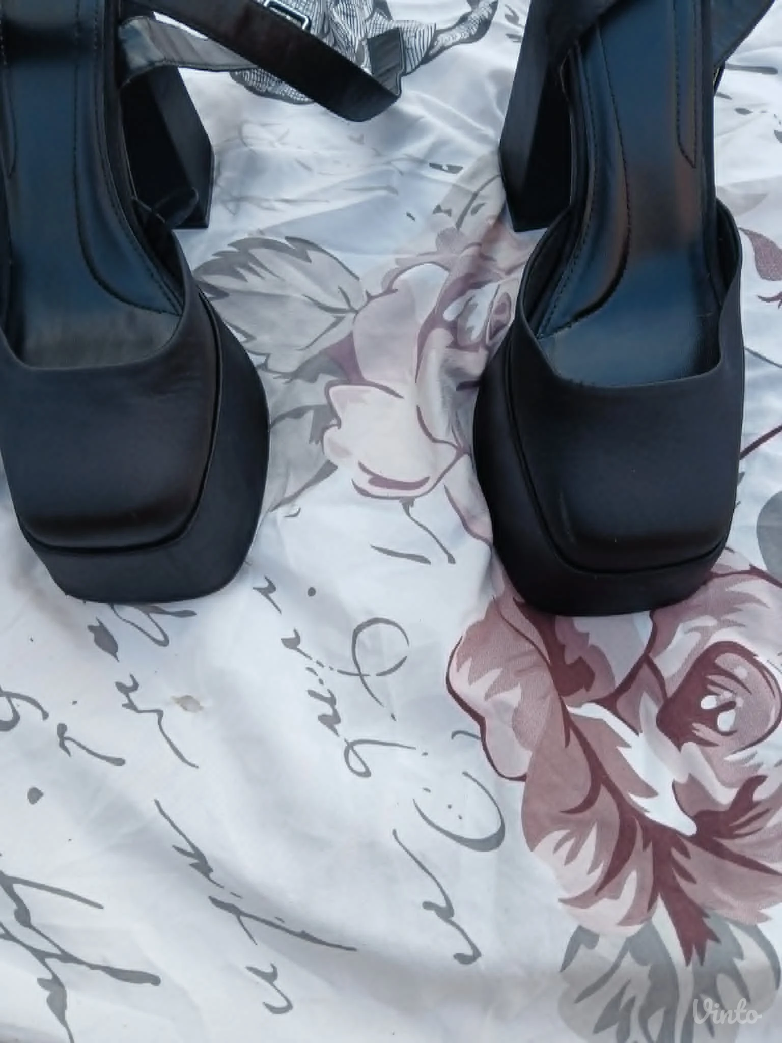 Bershka Bratz sandale 38