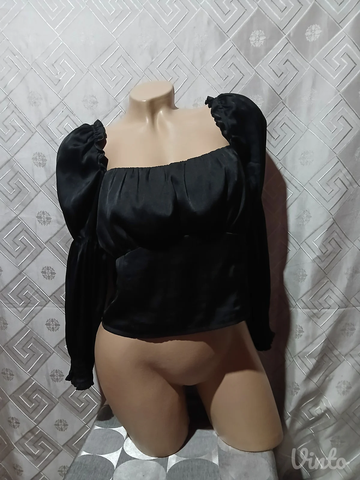 Crna crop bluza efekat satena L