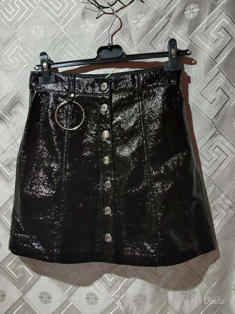 Stradivarius lakovana mini suknja S sa ett