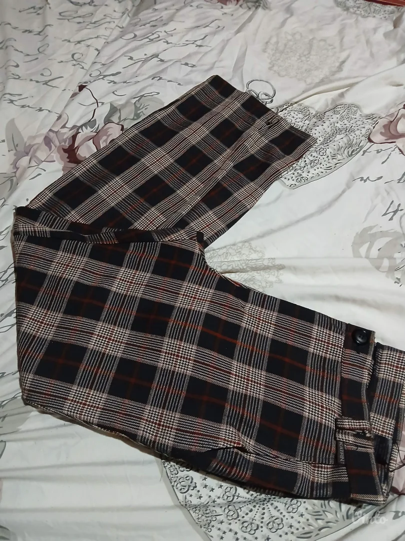 Katrin karirane pantalone M