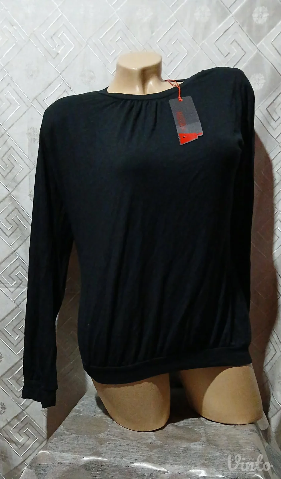 Crna bluza M/L Nekoriscena