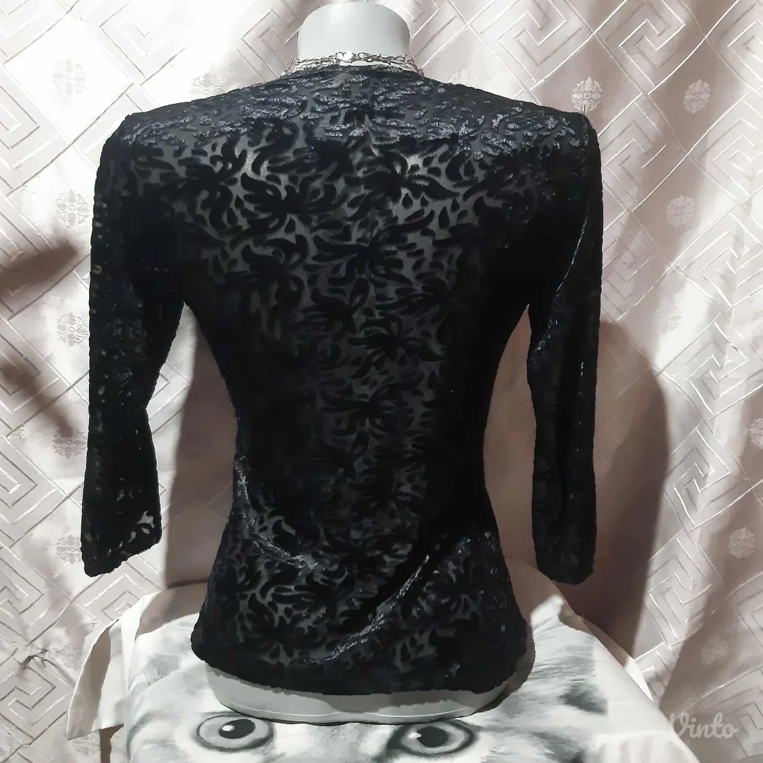 Crna bluza providna sa plisanim printom S/M