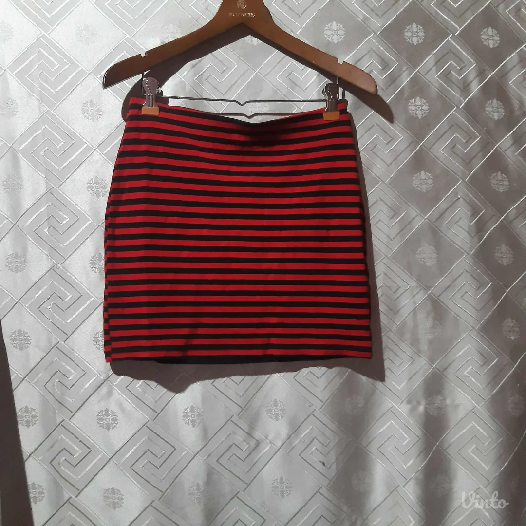 Crno/Crvena mini suknja na pruge S/M