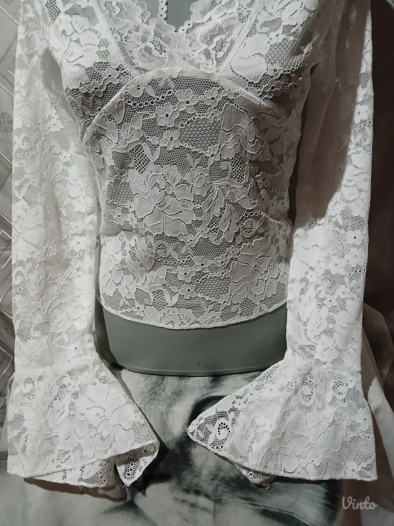 Nova Goth cipkasta bela bluza S