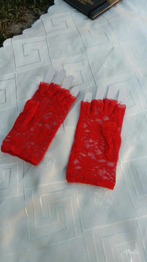 Dva para novih crvenih cipkastih rukavica XS/S