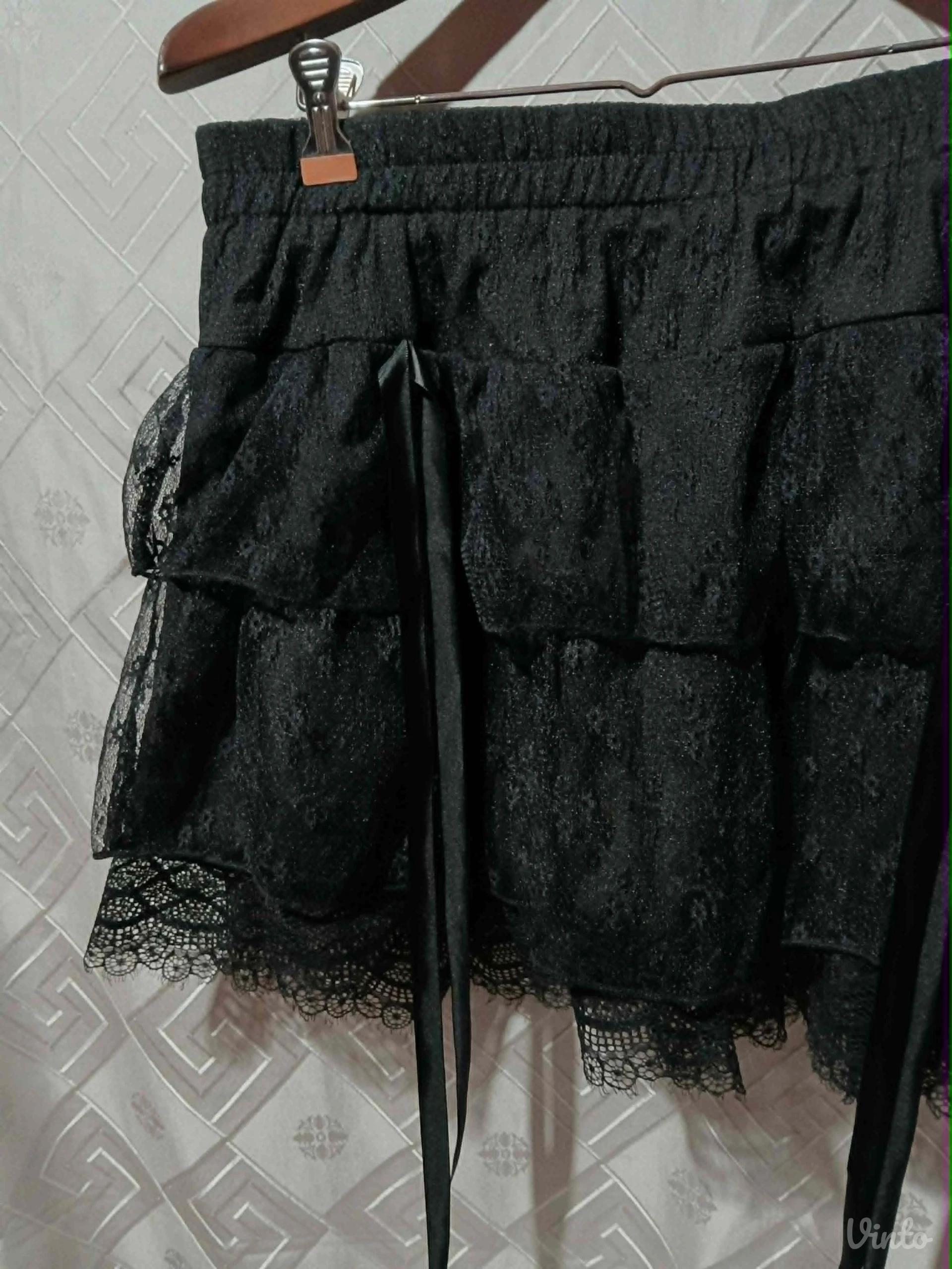 Goth crna cipkasta suknja/sorts M/L