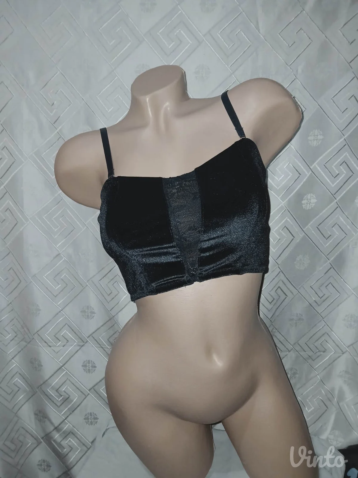 Crni plisani crop top S