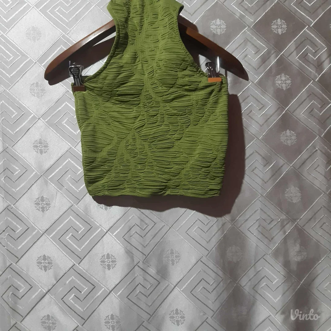 Bershka crop majica XS/S Rasprodaja