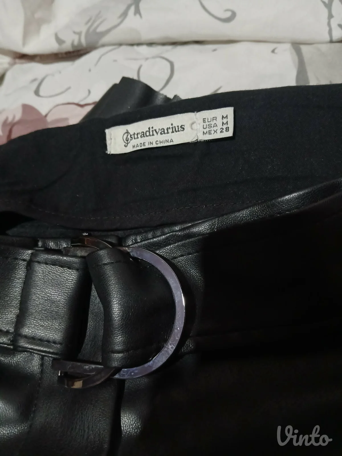 Stradivarius eko kozna suknja M
