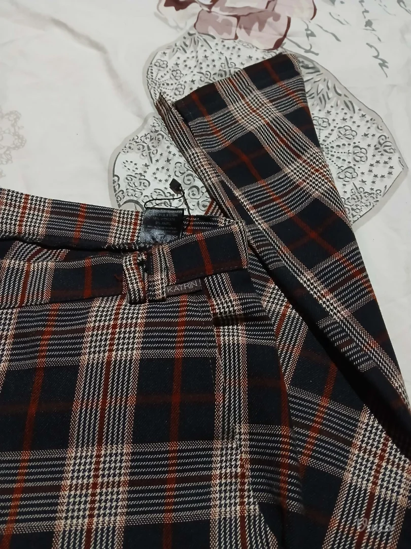 Katrin karirane pantalone M