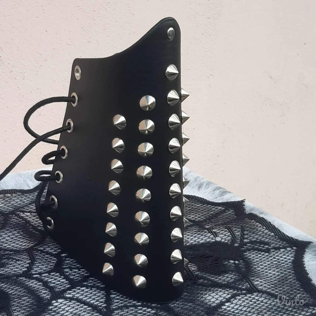 Punk/Rock/Metal narukvica sa nitnama Unisex